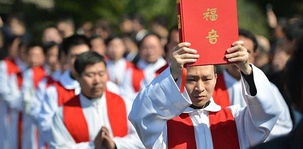 12. Yakında Çin, en çok Hristiyan nüfuslu ülke olacak.