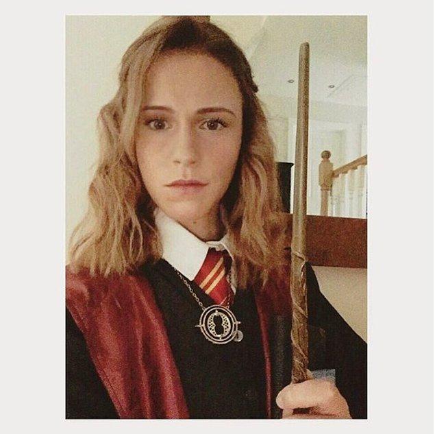 Belli ki Megan çok büyük bir Hermione Granger hayranı. Zaten ne demişler benzediğin insana aşık olursun.