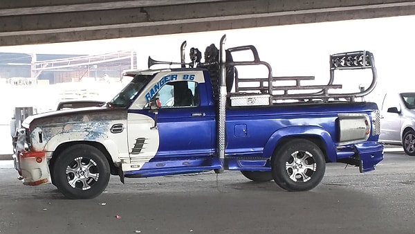 9. Не машина, а крик о помощи на колесах