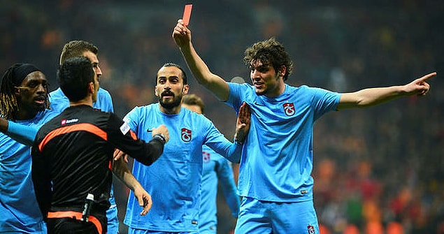 Kesinlikle bu maçta yan hakemlerin talimat aldığına inanıyorum ve beni günah keçisi yaptılar.