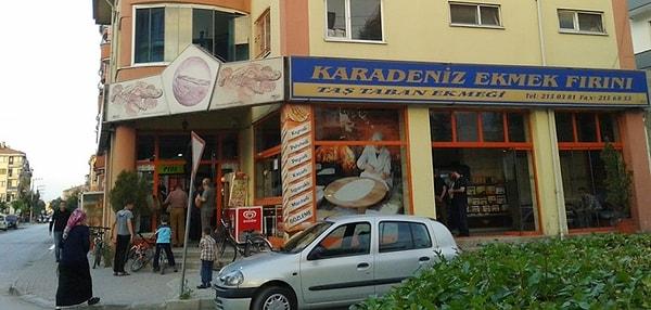 19. Raflarında Trabzon odun ekmekleri dizili Karadeniz Ekmek Fırını