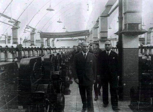 3. 9 Ekim 1937-Nazilli Sümerbank Basma Fabrikası'nın Mustafa Kemal Atatürk tarafından açılışı.