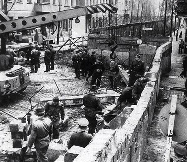 8. Berlin Duvarı'nın inşası, 1961.