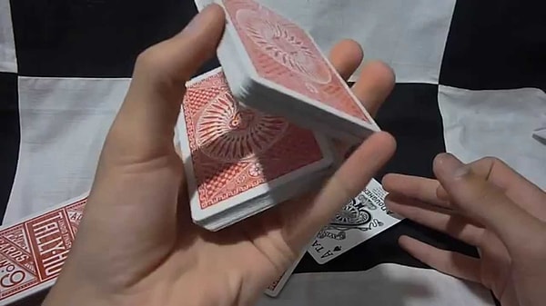 10. На Земле меньше атомов, чем способов перетасовать карты.