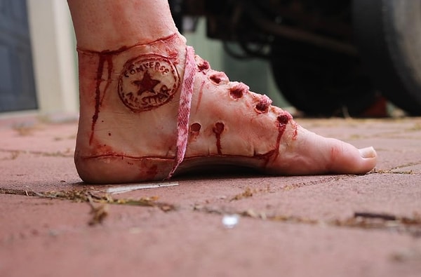 8. Мы желаем вам хорошо провести Хэллоуин, и чтобы рядом с вами не оказался кто-нибудь со способностями Рэни и не напугал вас до чертиков.