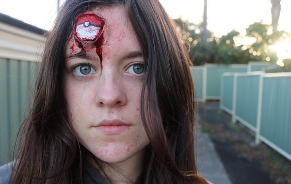 3. «Я смотрела ролики на Youtube и повторяла за бьюти-блоггерами. Так я научилась искусству макияжа и грима».