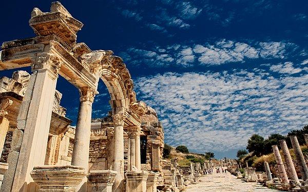 Efes Antik Kenti'ndeki kazılar: 'Türklerin kazmasını istiyoruz'