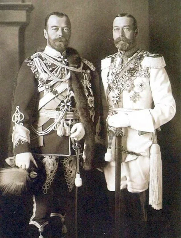 Двоюродные братья - последний российский царь Николай II и король Англии Георг V.