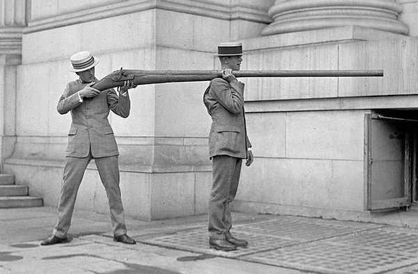 15. Ружьё 19-го века для охоты на водоплавающих птиц, одним выстрелом из которого можно было убить около 50-ти пернатых.