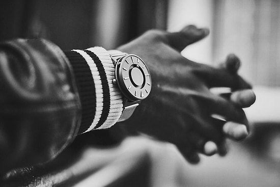 Görme Engelliler İçin Tasarlanan ve Dokunarak Anlaşılabilen Saat