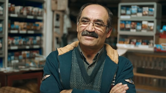 Çocuklara Kitap Okuma Alışkanlığı Edindirmek İçin Çabalayan Güzel Kalpli Bakkal Kanber