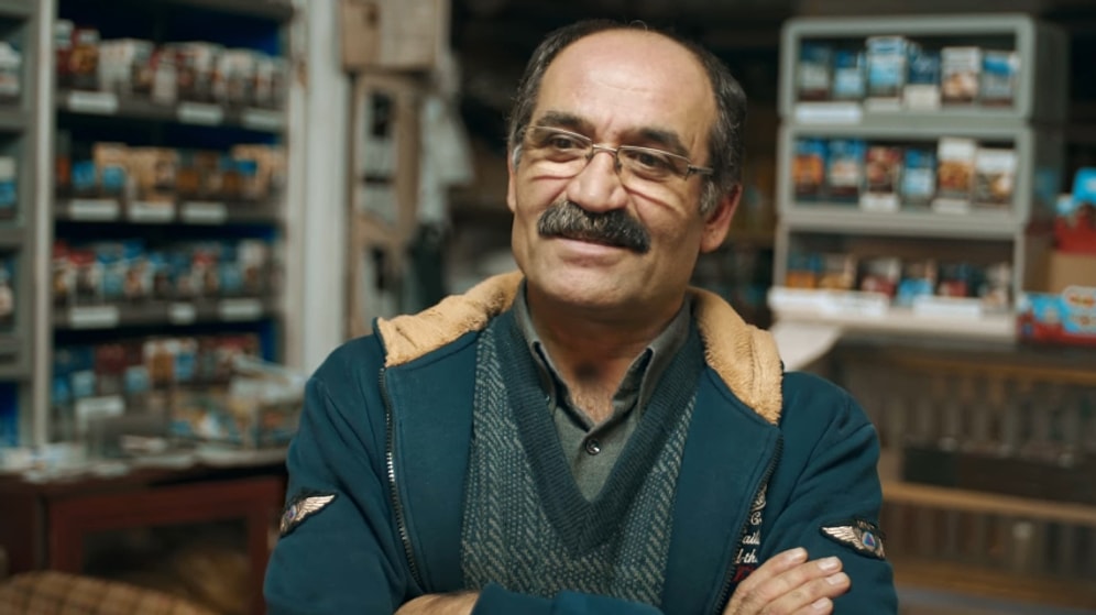 Çocuklara Kitap Okuma Alışkanlığı Edindirmek İçin Çabalayan Güzel Kalpli Bakkal Kanber