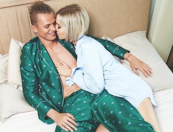 9. Дмитрий и Ольга поженились 26 июня 2012 года. Прекращение предыдущего брака футболиста завершилось скандалом - Тарасову пришлось ежемесячно выплачивать 50 тыс. руб. своей бывшей жене и дочке