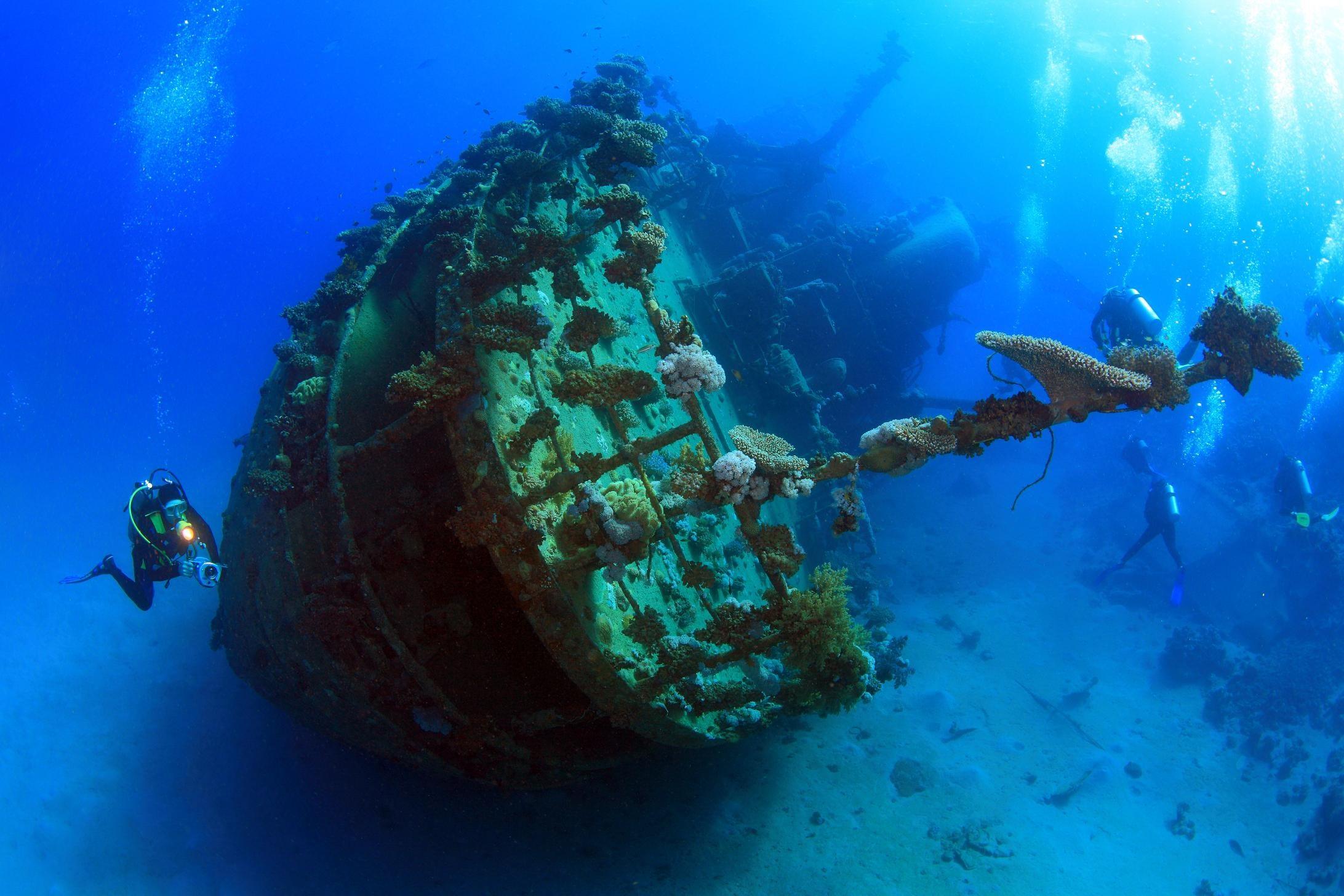 Затонувший корабль Амед Бали