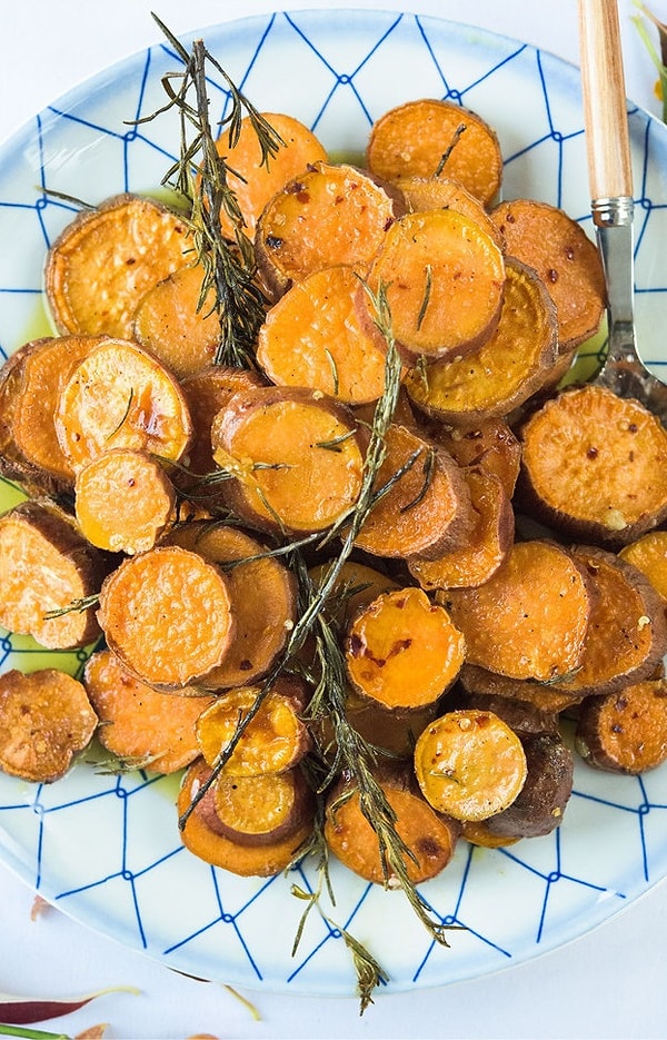 15. Батат в медовом масле, запеченный с розмарином