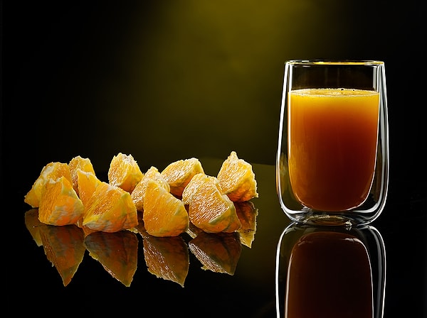 1. А она возьмет и выберет апельсиновый сок