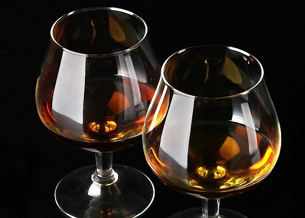 8. Коньяк - это напиток женщин, которым нужны тепло, забота и ласка