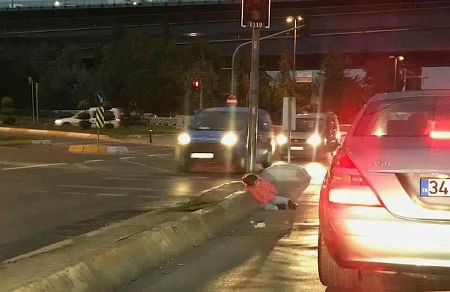 Sıcak yatağınızda yatarken boynunuz ağrımasın diye ikinci bir yastığı kafanızın altına koymanın aslında ne kadar lüks olduğunu hiç düşündünüz mü?