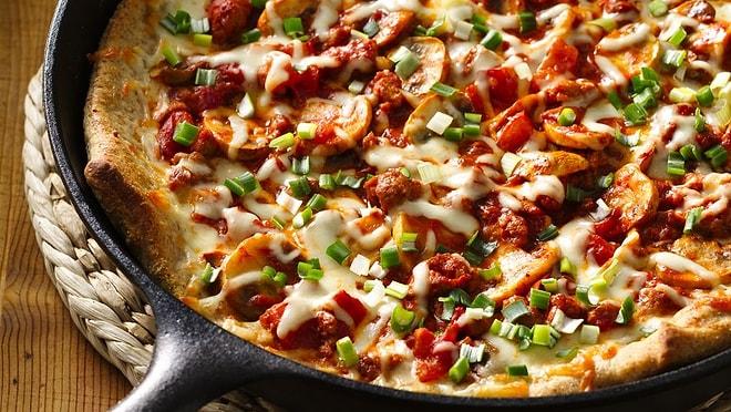 Odun Fırınımız Yok Diye Vazgeçmiyoruz: Onbeş Dakikada Hazır 12 Tava Pizzası Tarifi