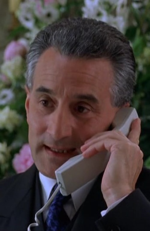 The receptionist of the hotel Anna (Julia Roberts) stayed.