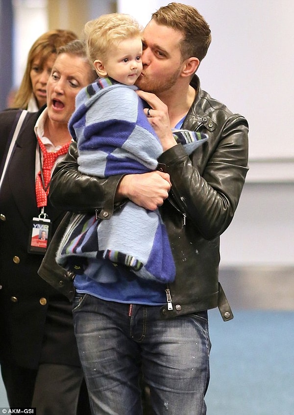 3. «Луисана и я решили прервать свою профессиональную деятельность, чтобы посвятить все свое время и внимание Ноа, чтобы помочь ему выздороветь. В эти тяжелые времена мы просим лишь молиться за нас и уважать нашу частную жизнь»