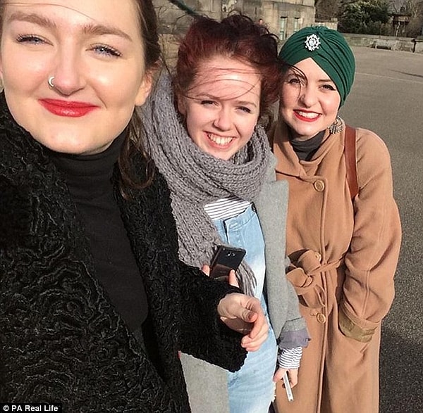 В любом случае, Джесс не обращает внимание на мнения окружающих и продолжает заниматься любимым делом, полагая, что такой вид живописи помогает наладить контакт между мозгом и женским началом.