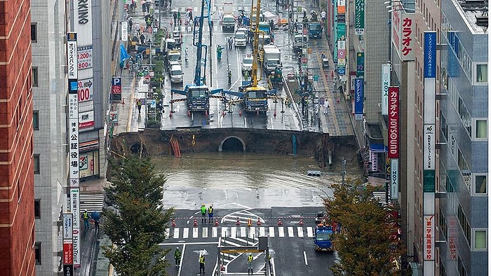 Japonya'da 5 Şeritli Yolun Çökme Anı