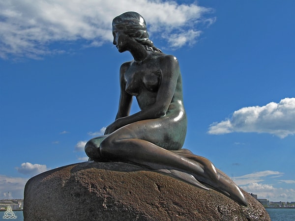 3. Таинственная "Русалочка" находится...?