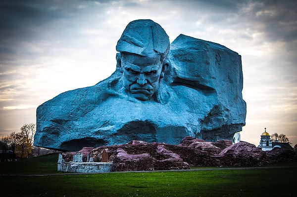 4. А памятник героям Великой Отечественной войны "Мужество"?