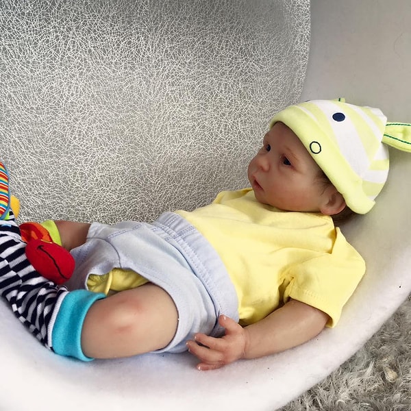 Babyclon - это компания, которая производит очень реалистичные куклы.
