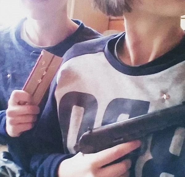 4. Она и вызвала полицию, сообщив стражам порядка, что ее дочь забаррикадировалась с молодым человеком в комнате и отказывается выходить