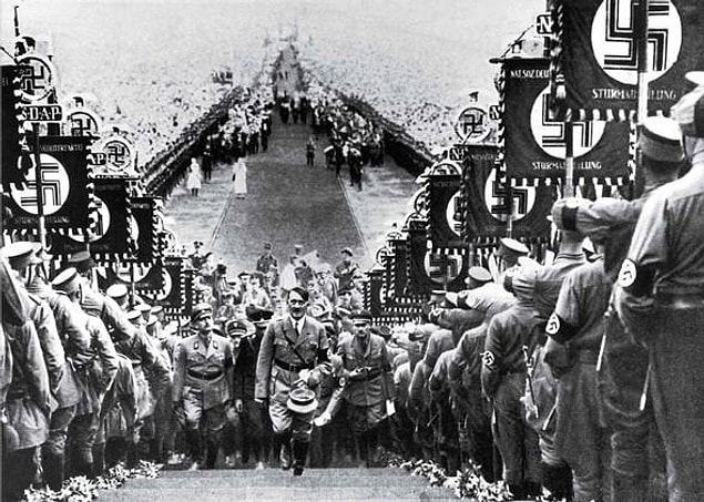 21. Hitler - 1934
