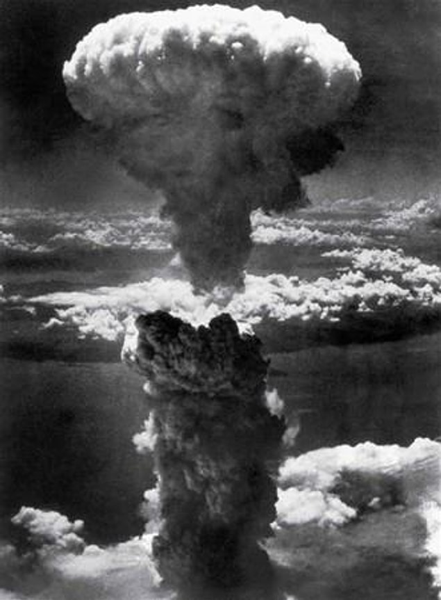 36. Nagazaki Üzerinde Mantar Bulutu - 1945