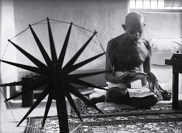 38. Gandi ve Dönen Tekerlek - 1946