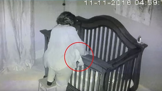 Torununu Beşiğe Koyarken Beşiğin İçine Düşerek Meşhur Olan Babaanne