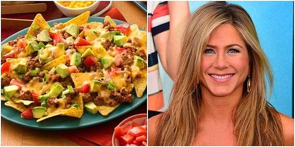 7. Jennifer Aniston’ın üzerine nachos sevgisi tanımıyoruz.
