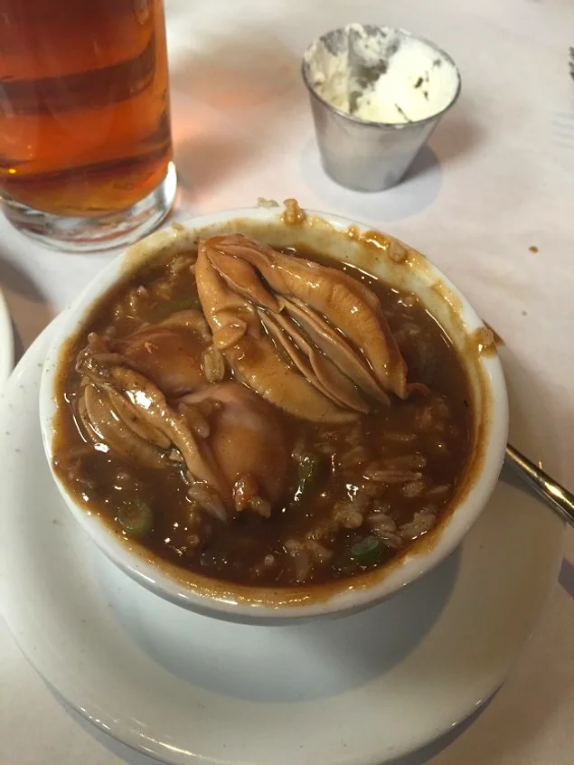 Тарелка с горячим супом, и ничего более