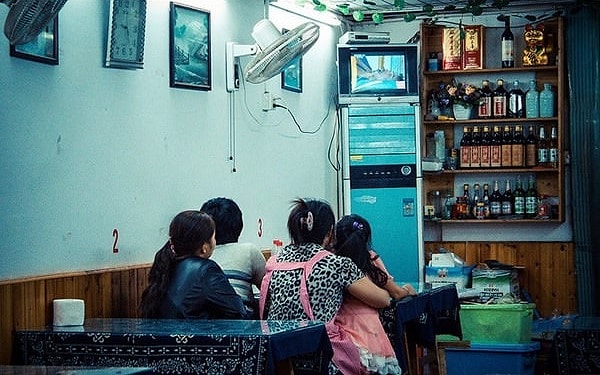 9. Ежедневно в 19 часов большинство китайских телеканалов включает получасовую программу новостей от государственного центрального телевидения. Эта самая популярная телевизионная программа в Китае с 1978 года