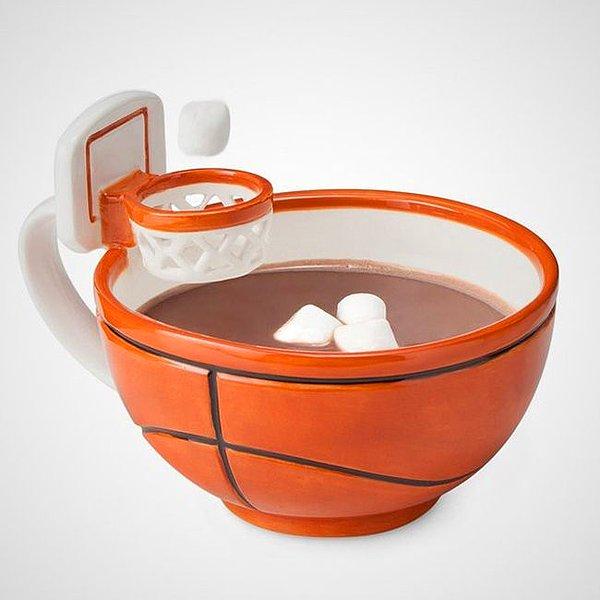 8. Kahveden önce biraz basketbol keyfine ne dersin, diye soran fincan.