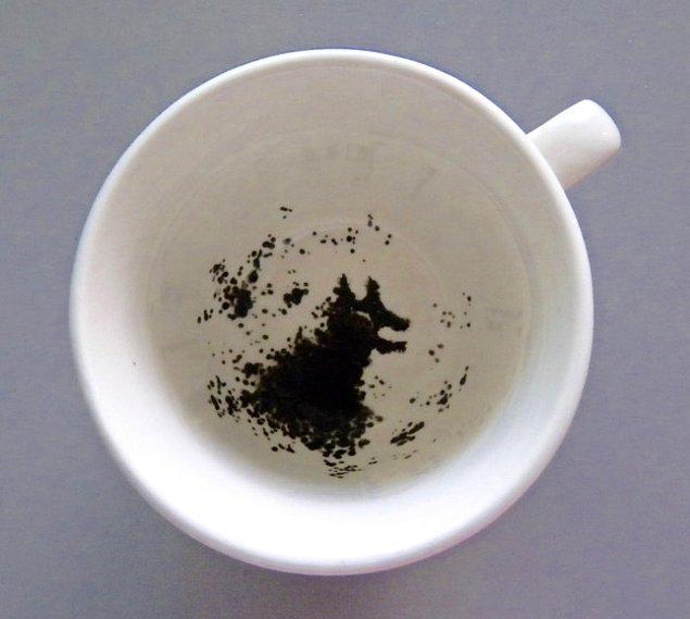 1. İçinde 'ecel' olan bu kahve fincanı.