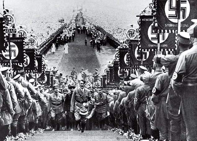 "Гитлер на нацистском митинге", Генрих Гофман, 1934