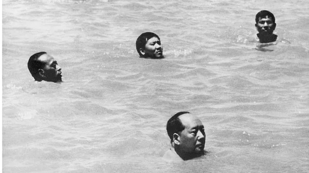Председатель Мао плавает в Янцзы, автор неизвестен, 1966