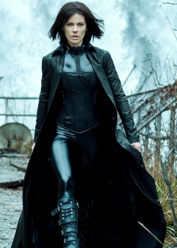 10. Нео (Киану Ривз) - Кейт Бекинсэйл