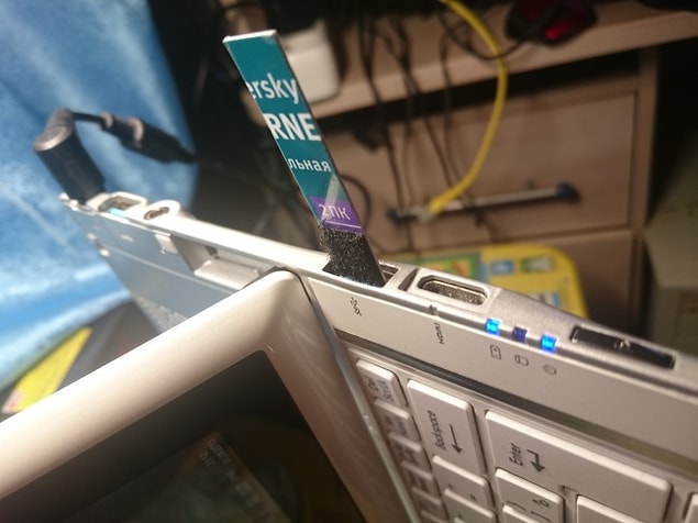 8. USB girişlerini temizlemek için kendi fırçanızı yapın!