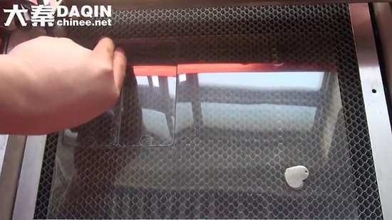 Cep Telefonu İçin Ekran Koruma Jelatinleri Nasıl Üretiliyor?