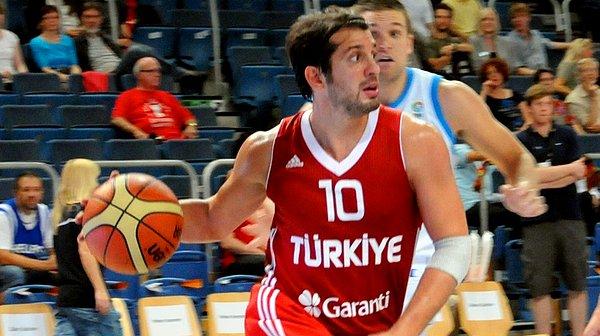 Tunçeri, ilk olarak 1999 yılında Avrupa Basketbol Şampiyonası'nda milli kadroya girdi.