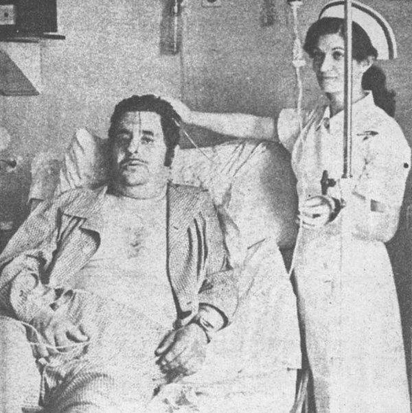 Babası Necdet Tosun, Almanya'ya gittiğinde geçirdiği bir trafik kazası sonrası ağır yaralanmış, İstanbul'a getirildikten 13 gün sonra, 10 Mayıs 1975'te hayatı kaybetmişti.