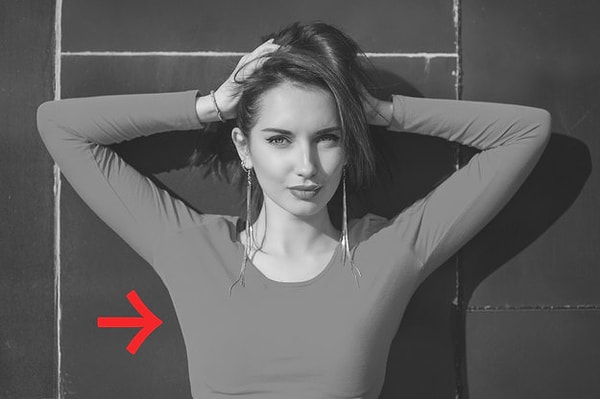 14. Какого цвета водолазка?