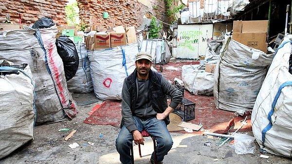24. 5 Dil Bilen ve Kağıt Toplayıcılığı Yapan Suriyeli Nadir İbrahim'e İş Teklifi Yağdı
