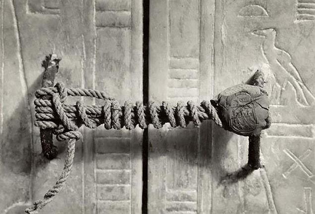 10. The Unbroken Seal On Tutankhamun’s Tomb, 1922 (3,245 Years Untouched)